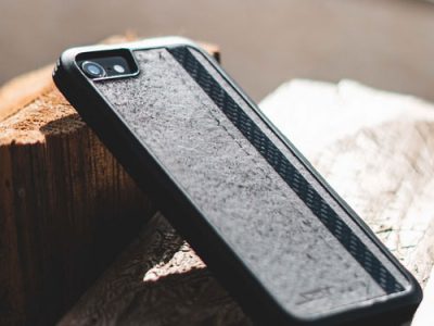 blk-phone-case-rugged-wood-bg